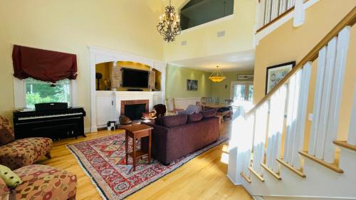 Three Oaks House | Woodland Paradise