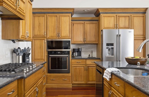 Suttons Bay House | Your eye is caught, and your senses overwhelmed, when you enter The Step Lodge