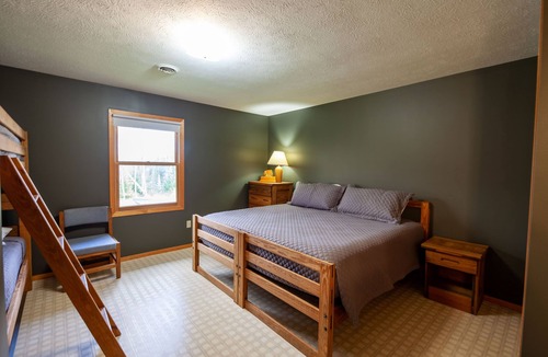 Republic Cabin | Your own private lake with lodge! Sleeps 24 people. Lots of parking.