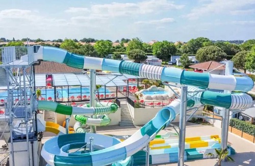 Tharon-Plage House | ZEcamping animé parc aquatique dog friendly locatif TV LV 6 pers