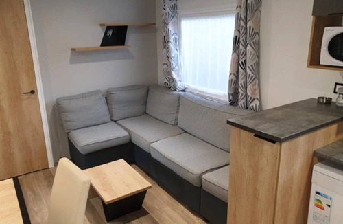 Secondigny House | ZEcamping 4* animé piscine chauffée mobil-home TV LV BBQ 40m2 8 pers