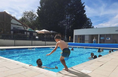 Secondigny House | ZEcamping 4* piscine chauffée vue vallée et environnement calme