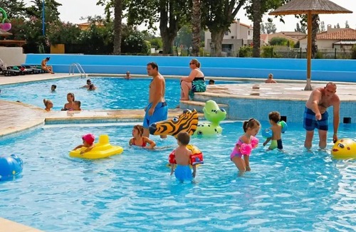Secondigny House | ZEcamping 4* piscine chauffée animations mobil-home TV BBQ clim 32m2
