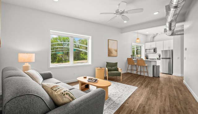 1 BR King Suite - Freshwater Inn - Bridgman, MI