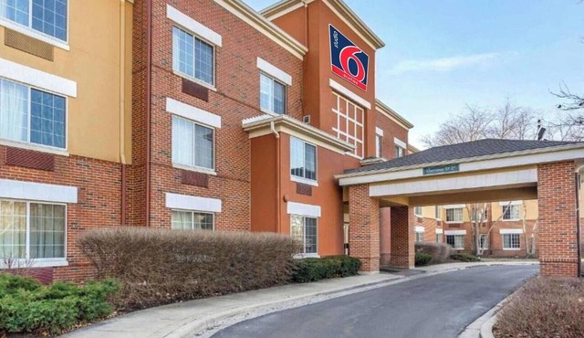 1 King Bed | Non-Smoking, Kitchen, Shower