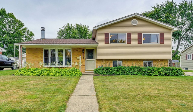 1 Mi to Dtwn: Suburban Home w/Yard in Owosso