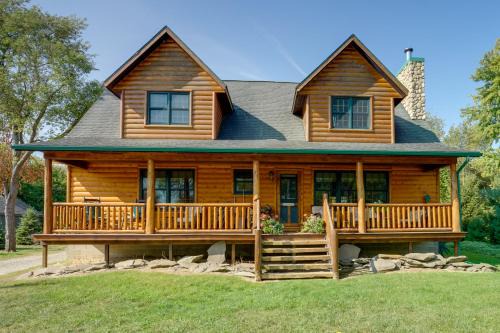 1 Mi to Public Beach: Port Austin Cabin w/Hot Tub
