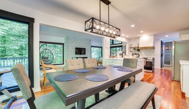 10 Mi to Nubs Nob: Modern Retreat w/Fire Pit