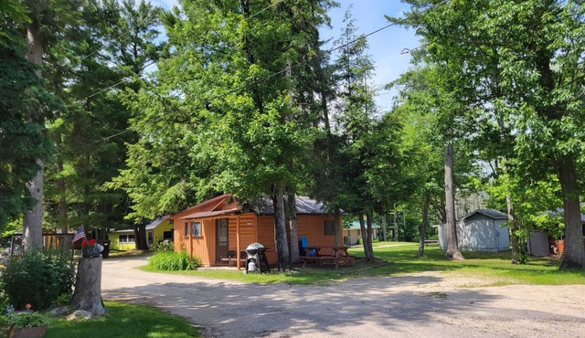 100yr Old Log Cabin On Autrain River Near Pictured Rocks And Lake Superior