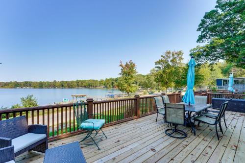 13 Mi to South Haven: Lakefront Retreat w/Dock!