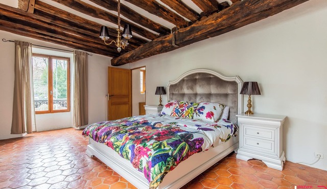 13th Century House outside Paris, proximity autoroutes, RER C, Tramway T12 in Villemoisson-sur-Orge