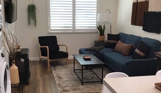17 minutes from Mount Baldy. Cozy and private guesthouse fully loaded.