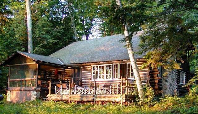 1936 Lakefront Log Cabin - Historic Big Glen Lake Family Retreat Dunes Lakeshore