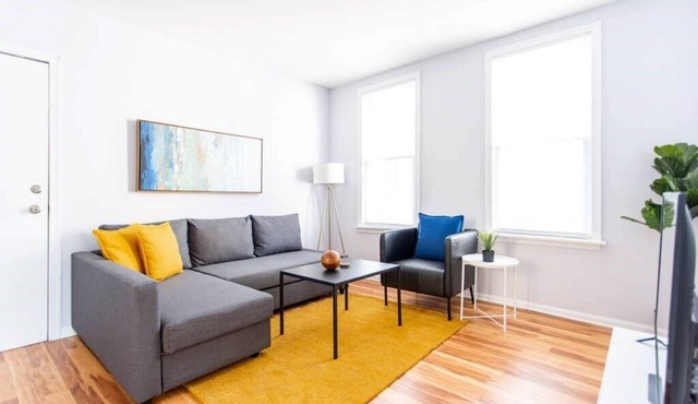1R - ❤️ Low Prices! Stylish 2BR Apartment in Logan Square!