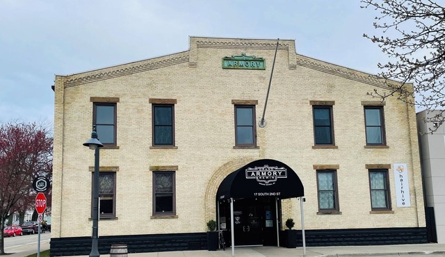 2 BD/2BA Modern Condo in the Historic Downtown Armory