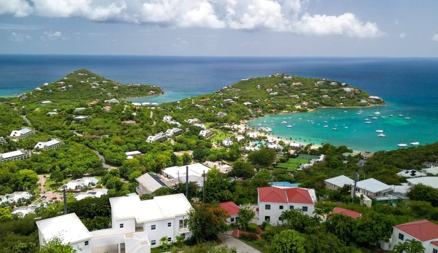 2 bed, 2 bath with pool access overlooking Cruz Bay