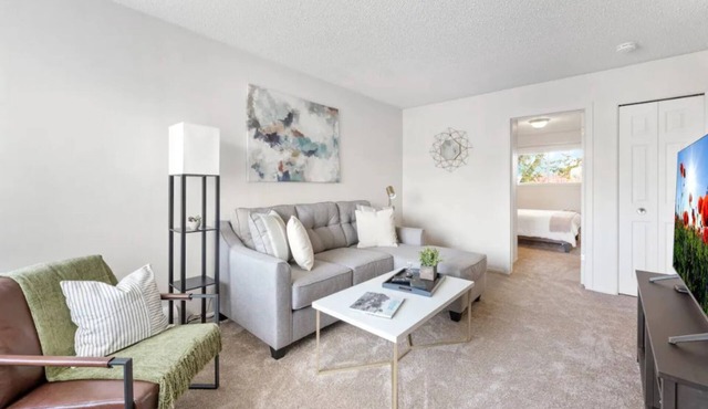 2 Bedroom Apartment-Nearby parks and marina!