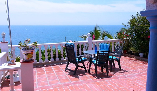 2 House in front of the sea. With garden, swimming pools and powerful WI-FI. costabonita Spain