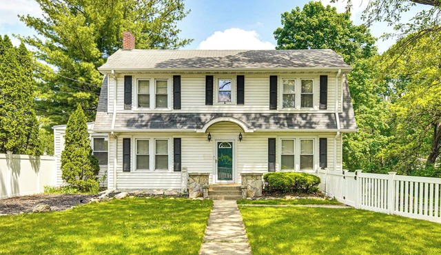 2 Mi to Dtwn: Spacious Apartment in Joliet