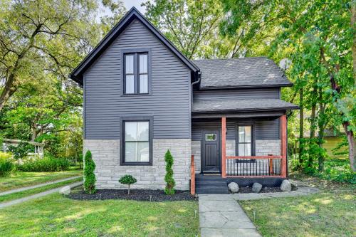 2 MI to Notre Dame: Dog-Friendly Home w/yard!