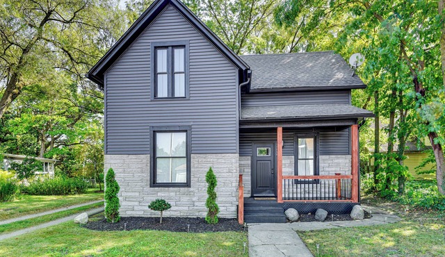 2 MI to Notre Dame: Dog-Friendly Home w/yard!