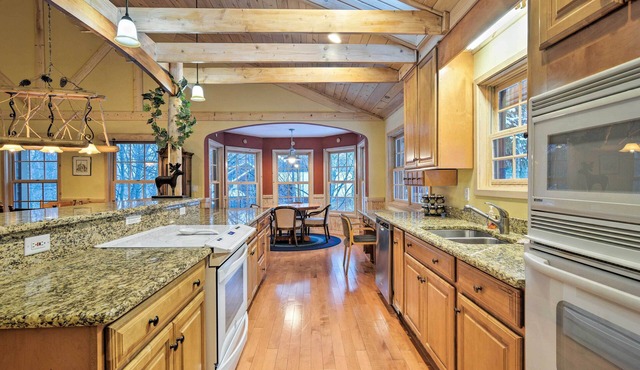 2 Mi to Schuss Mtn! Northern Retreat w/Game Room