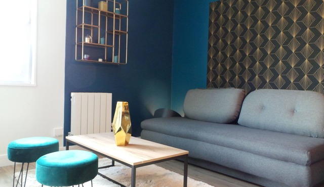 2 rooms, chic and modern, 400 m from the station and 5 min from the city center, internet