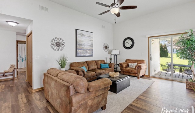 2 Super comfy king beds in 3 bedroom 2 bath home