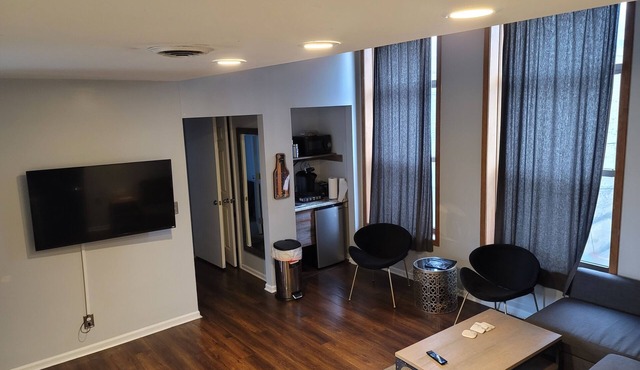 201/202- Sleep up to 14/Old World 3rd St/Fiserv Forum/