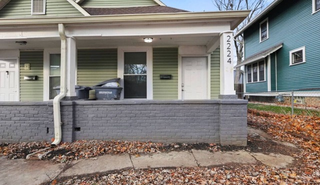 2Bd/1Bth Fenced Backyard! 10 min to Downtown!