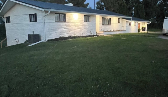3/2 Clare, MI Quaint Guest House with scenic views!