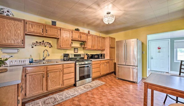 3 Bed Home Close to downtown Sawyer & Warren Dunes
