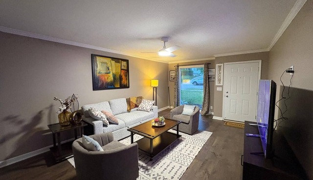 3-bedroom home 2.5 baths: Garage/Deck/AC/Finished Basement/Dishwasher/Laundry