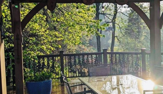 3-bedroom home on a 1.5 acre wooded property-4 miles from downtown Lake Geneva.