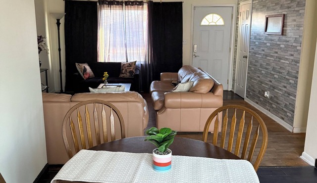 3-bedroom house in welcoming Battle Creek with WiFi, ACnNear Firekeepers