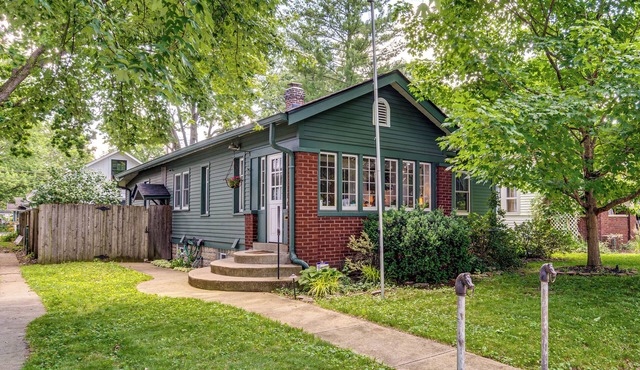 3 Blocks to Indy Motor Speedway: Home w/Yard!