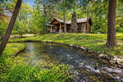 3 Cottage Exclusive Retreat-Hot Tubs-Walk to Beach