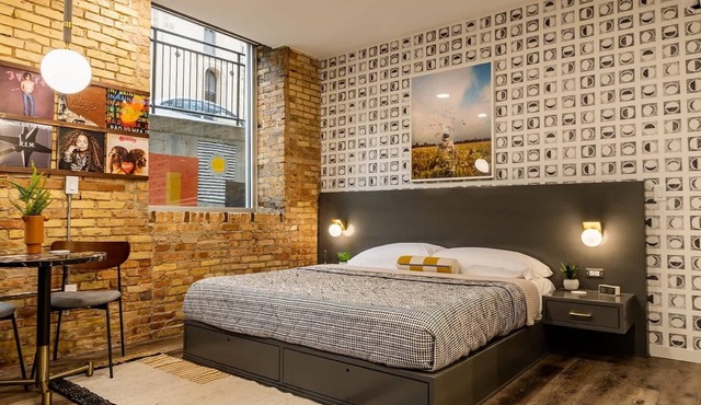 3 Private King Suites - The Finnley Hotel