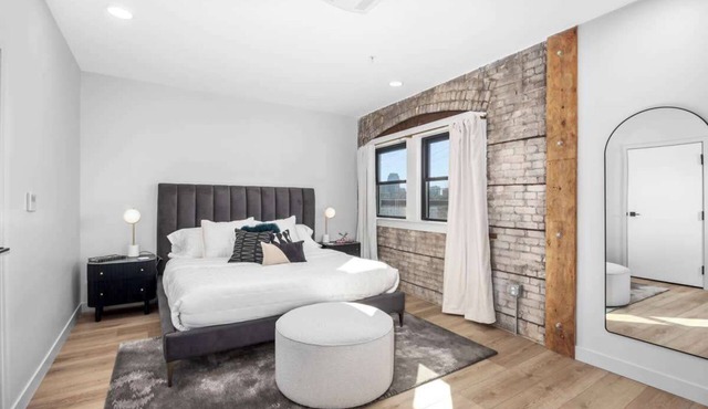 3 Private King Suites - Downtown GR - The BlueJay