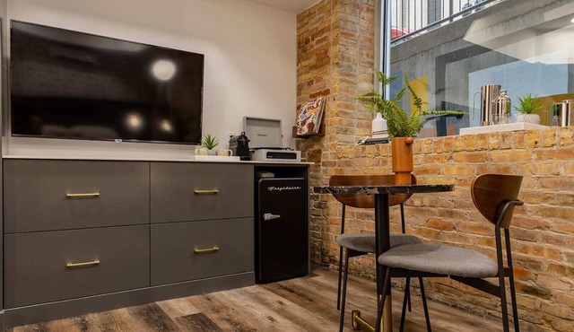 3 Private King Suites - The Finnley Hotel
