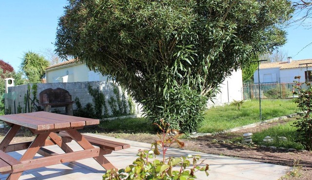 3-room house with enclosed garden in Saint-Georges-d'Oléron