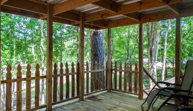 4 bd rm, 2bth modular, feat. full ktch, private deck & grill at Kick Back Ranch.
