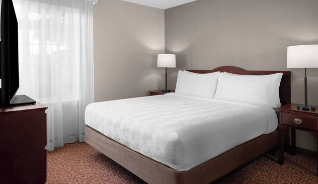 4 Comfortable Suites w/Full Kitchen & Daily Fresh Cookies in Sacramento in Sacramento