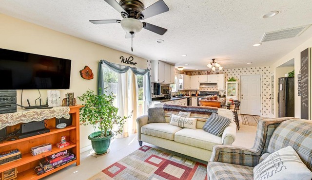 4 Mi to Erie Canal Park: One bedroom with Trails
