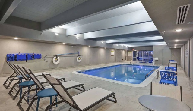 4 Sleek Studio near Downtown Grand Rapids | Daily Hot Breakfast & Free Parking