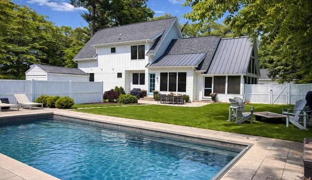 4BR Beach Retreat w/Heated Pool 1 Block to Beach Fire Pit Screened Porch