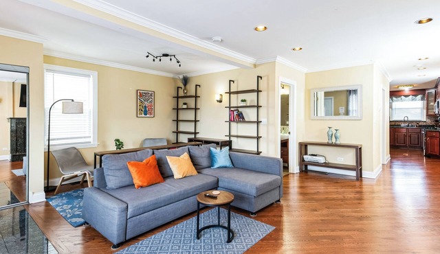4BR Bright City Retreat-Sleeps 12-Garage Parking