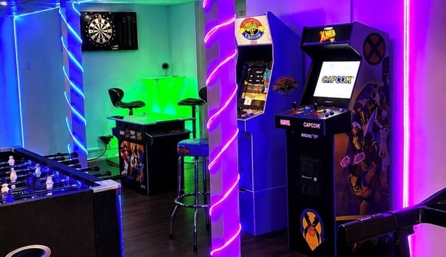 4BR Retreat w/Theater, Arcade, Gym and Firepit