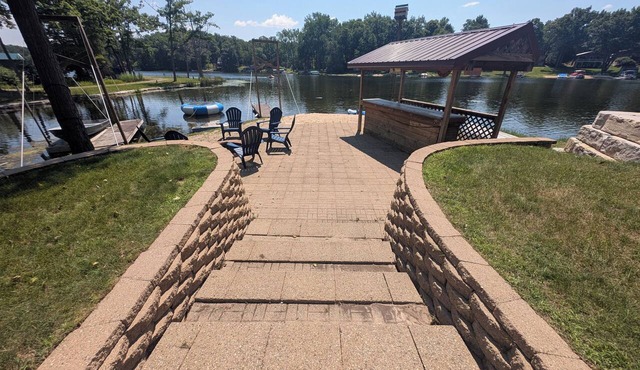 4BR West Branch Lake House, Private Beach, Kayaks & Fire Pit