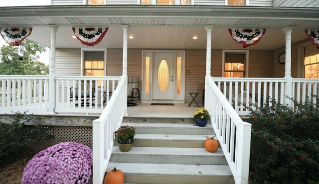 5 bed, 5 bath, fire pit, private heated pool, close to downtown!